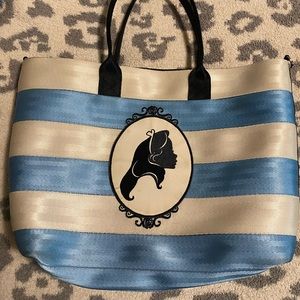 Harveys Medium Streamline Tote Disney Alice in